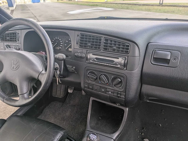 Volkswagen golf 3 cabrio - afbeelding 17 van  23