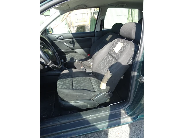 Volkswagen golf 4 - afbeelding 25 van  25