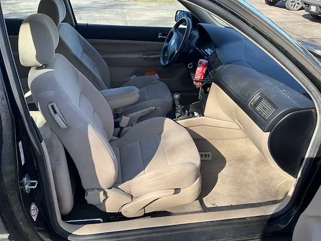 Volkswagen golf personenauto - afbeelding 13 van  28