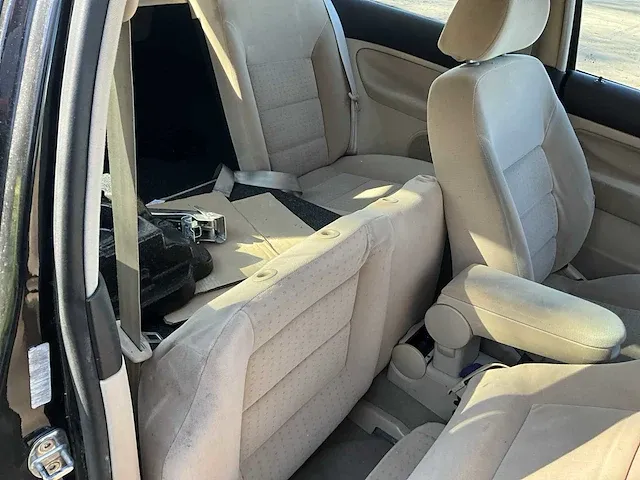 Volkswagen golf personenauto - afbeelding 14 van  28