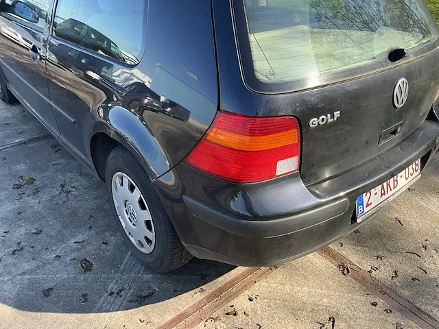 Volkswagen golf personenauto - afbeelding 17 van  28