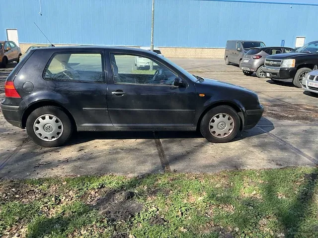 Volkswagen golf personenauto - afbeelding 23 van  28