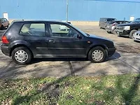 Volkswagen golf personenauto - afbeelding 23 van  28