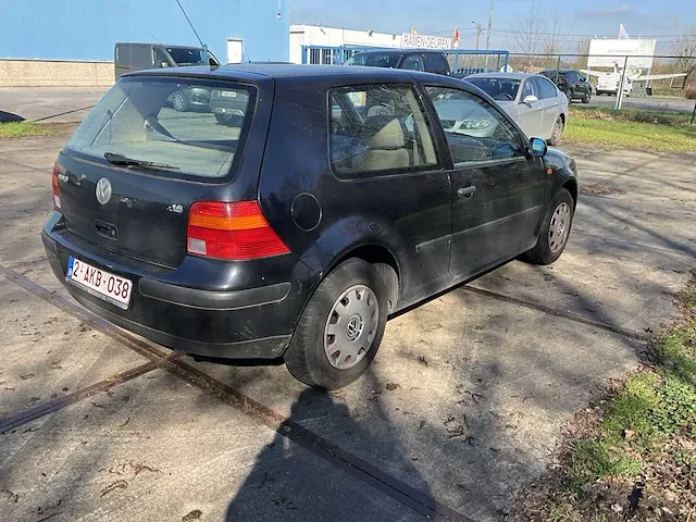 Volkswagen golf personenauto - afbeelding 24 van  28