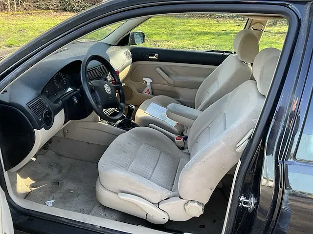 Volkswagen golf personenauto - afbeelding 28 van  28