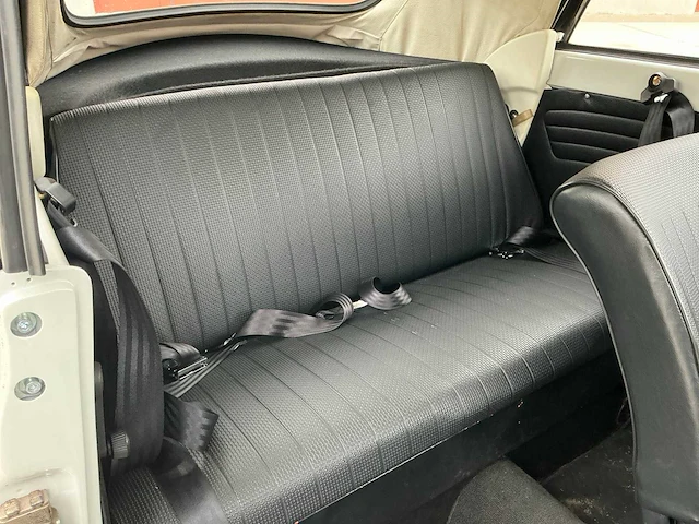 Volkswagen kever 1302s cabrio - 1971 - afbeelding 8 van  32