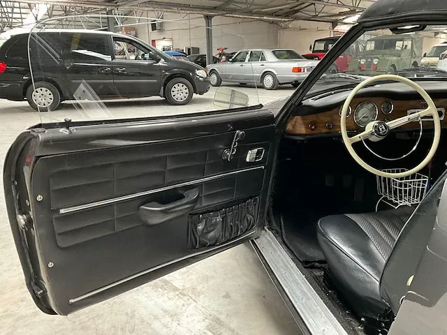 Volkswagen kharmann ghia - afbeelding 6 van  31
