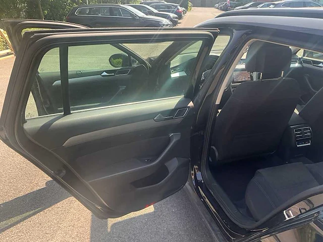 Volkswagen passat - 2018 - afbeelding 2 van  29