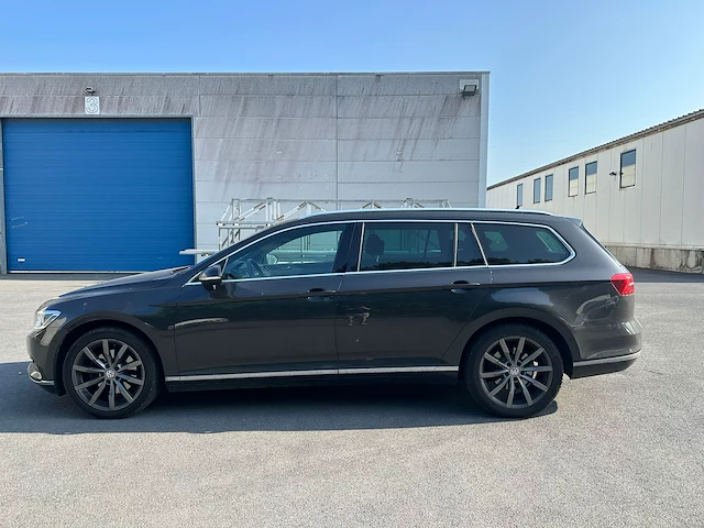 Volkswagen passat - afbeelding 1 van  12