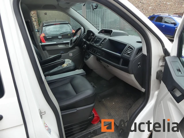 Volkswagen politiebusje, camper (2019-243.344 km) - afbeelding 35 van  39