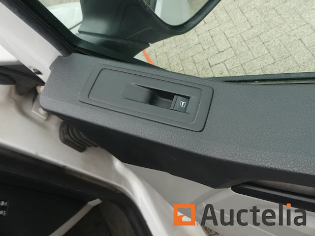 Volkswagen politiebusje, camper (2019-243.344 km) - afbeelding 37 van  39