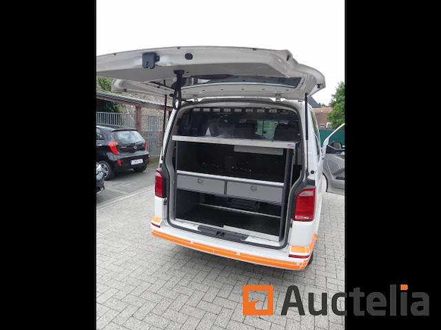 Volkswagen politiebusje, camper (2019-243.344 km) - afbeelding 38 van  39