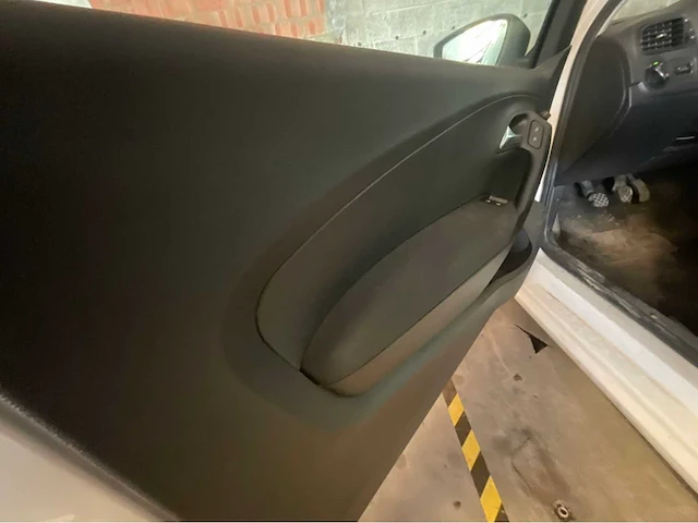Volkswagen polo 2012 uit 1. 6 tdi deriv vp auto - afbeelding 2 van  24