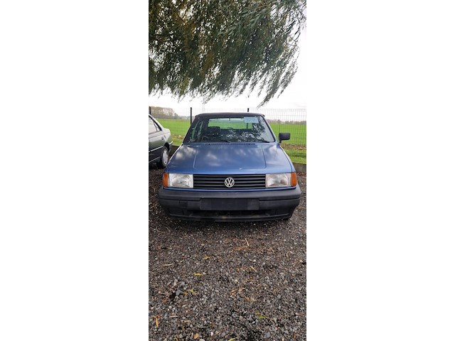 Volkswagen polo, bouwjaar '93, 1 sleutel aanwezig, geen papieren aanwezig, wagen voor onderdelen of liefhebber - afbeelding 3 van  10