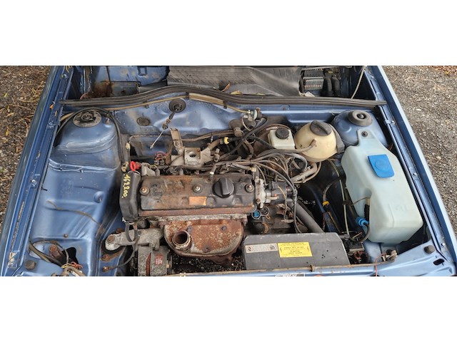 Volkswagen polo, bouwjaar '93, 1 sleutel aanwezig, geen papieren aanwezig, wagen voor onderdelen of liefhebber - afbeelding 9 van  10