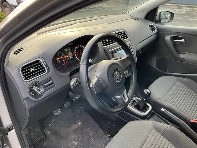 Volkswagen polo personenauto - afbeelding 2 van  25