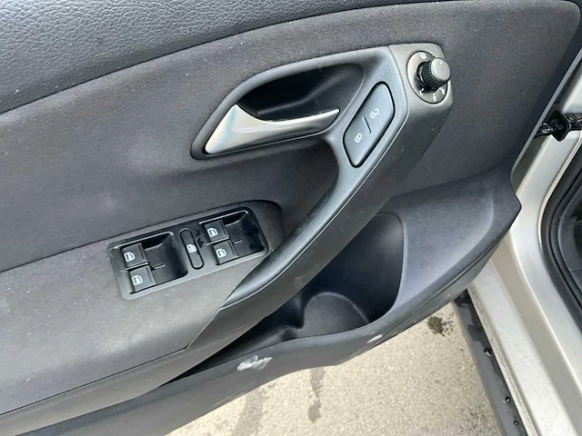Volkswagen polo personenauto - afbeelding 6 van  25