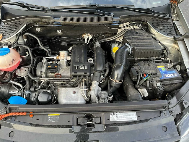 Volkswagen polo personenauto - afbeelding 8 van  25