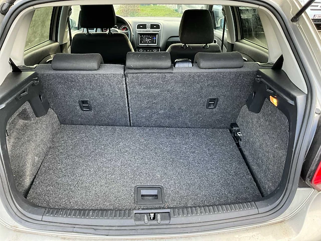 Volkswagen polo personenauto - afbeelding 14 van  25