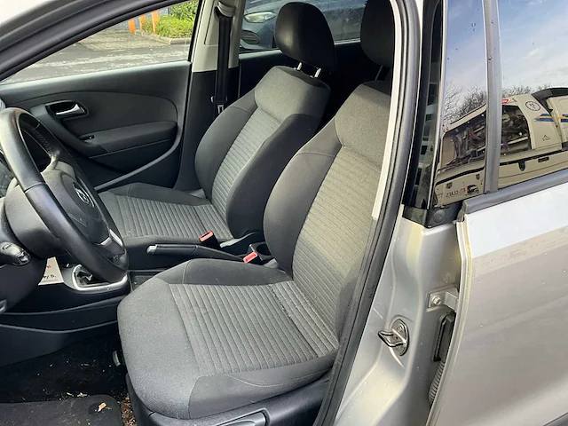 Volkswagen polo personenauto - afbeelding 25 van  25