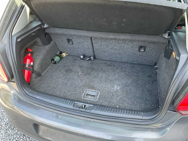 Volkswagen polo personenauto - afbeelding 13 van  14