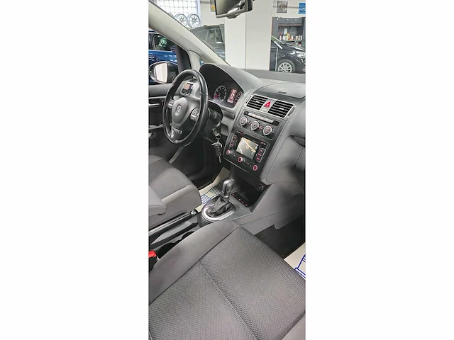Volkswagen touran * 5 zitplaatsen + 2 optioneel * 1.4 tgi : gas + benzine * camera + park assist voor & achter + cruise control + navi + ac * - afbeelding 10 van  49