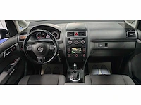 Volkswagen touran * 5 zitplaatsen + 2 optioneel * 1.4 tgi : gas + benzine * camera + park assist voor & achter + cruise control + navi + ac * - afbeelding 11 van  49