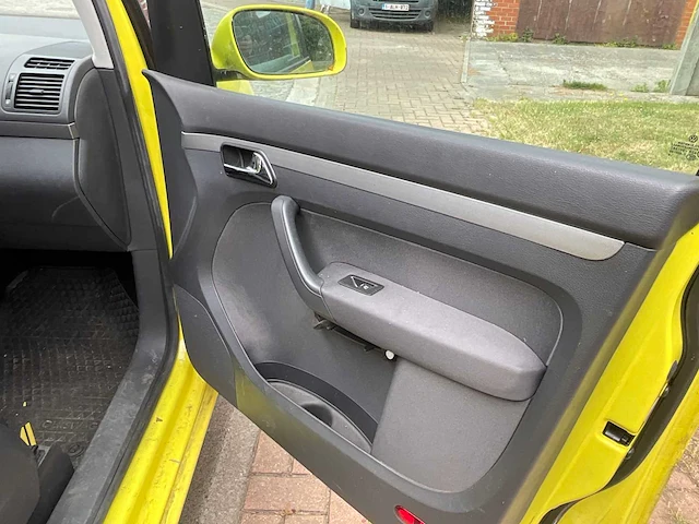 Volkswagen touran tdi uit 2006 - afbeelding 21 van  37
