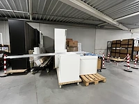Volledig afgewerkte keuken zonder toestellen, geen plannen beschikbaar!!! - afbeelding 1 van  8