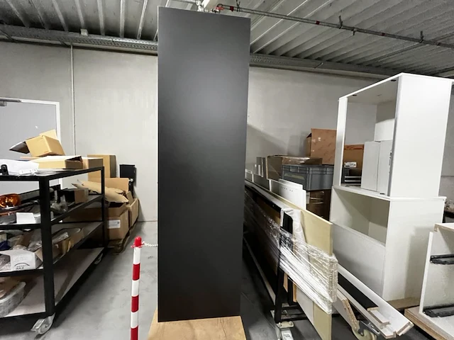 Volledig afgewerkte keuken zonder toestellen, geen plannen beschikbaar!!! - afbeelding 3 van  8