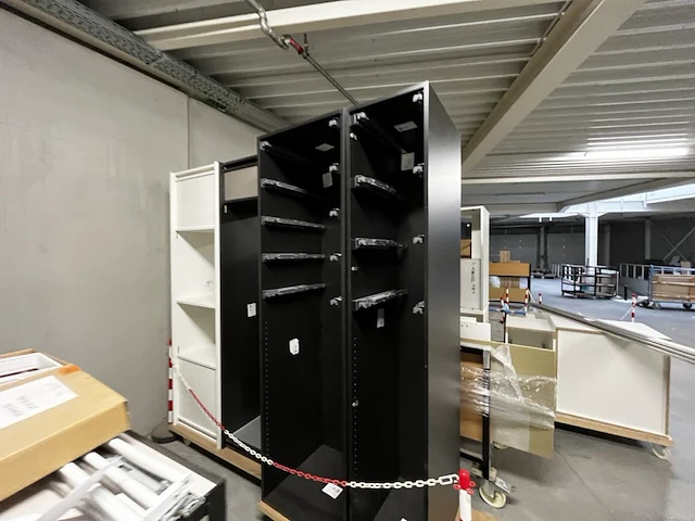 Volledig afgewerkte keuken zonder toestellen, geen plannen beschikbaar!!! - afbeelding 4 van  8