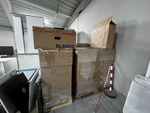 Volledig afgewerkte keuken zonder toestellen, geen plannen beschikbaar!!! - afbeelding 6 van  8