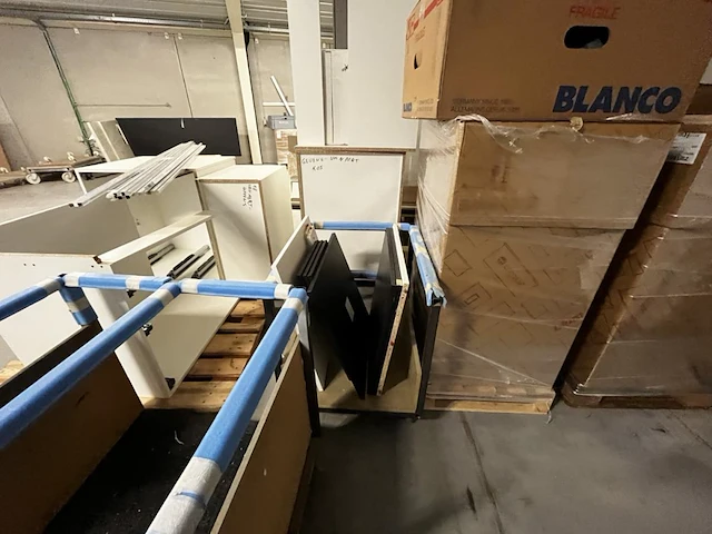 Volledig afgewerkte keuken zonder toestellen, geen plannen beschikbaar!!! - afbeelding 8 van  8