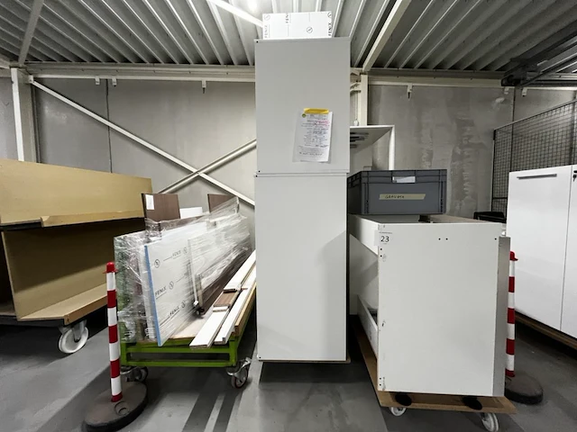 Volledig afgewerkte keuken zonder toestellen, geen plannen beschikbaar!!! - afbeelding 1 van  6