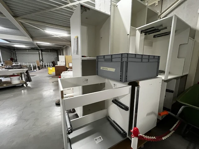 Volledig afgewerkte keuken zonder toestellen, geen plannen beschikbaar!!! - afbeelding 2 van  6