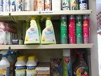 Volledig inhoud rek tuinproducten - afbeelding 3 van  13