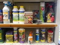 Volledig inhoud rek tuinproducten - afbeelding 4 van  13