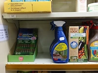 Volledig inhoud rek tuinproducten - afbeelding 9 van  13