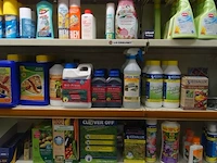 Volledig inhoud rek tuinproducten - afbeelding 13 van  13