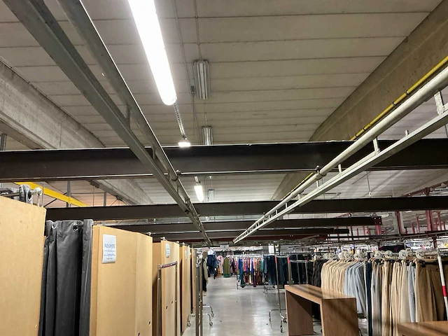 Volledig kledingtransport hangrailstraatlijn/systeem - afbeelding 53 van  58