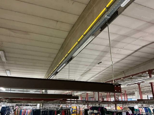 Volledig kledingtransport hangrailstraatlijn/systeem - afbeelding 54 van  58