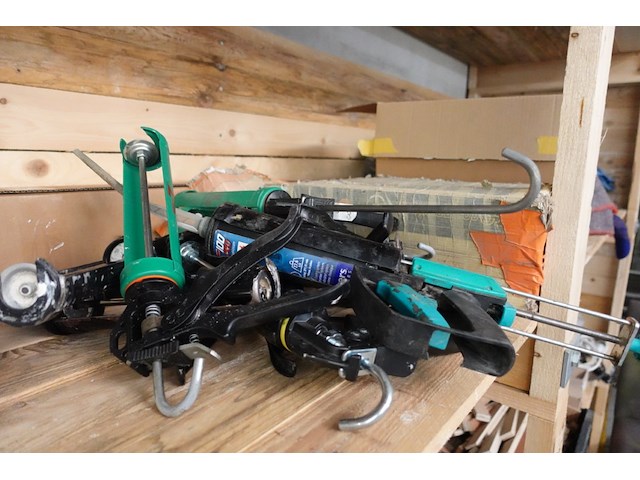 Volledig rek met inhoud - afbeelding 4 van  14