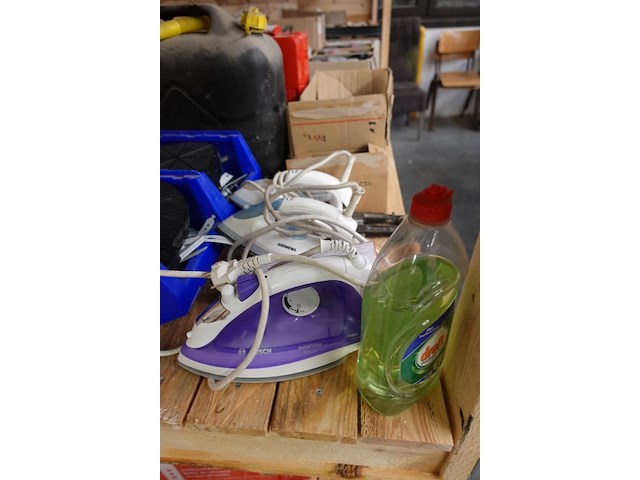 Volledig rek met inhoud - afbeelding 5 van  14