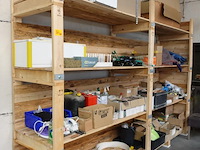 Volledig rek met inhoud - afbeelding 1 van  14