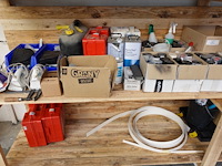 Volledig rek met inhoud - afbeelding 7 van  14