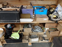 Volledig rek met inhoud - afbeelding 10 van  14