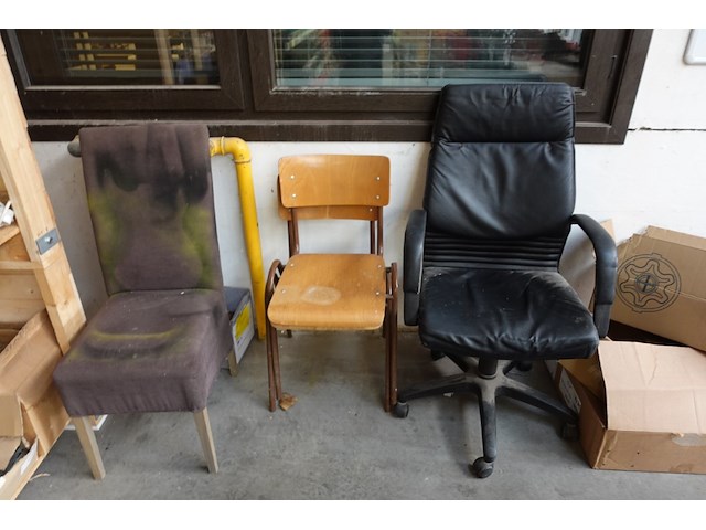 Volledig rek met inhoud - afbeelding 11 van  14