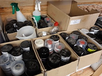 Volledig rek met inhoud - afbeelding 14 van  14