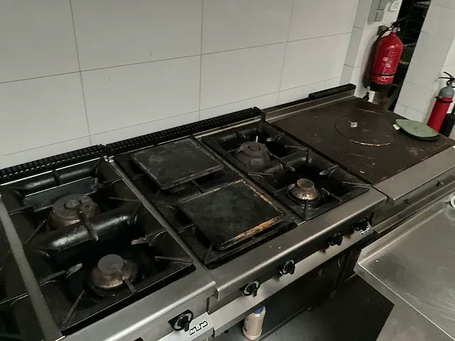 Volledig resterende inhoud van keukenruimte - afbeelding 6 van  29