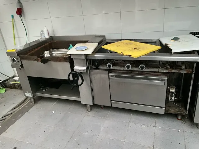 Volledig resterende inhoud van keukenruimte - afbeelding 12 van  29
